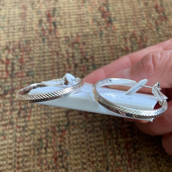 NWT Charter Club Silver Tone Medium Chevron Omega Hoop Earrings Hypoallergenic - Picture 3 of 6